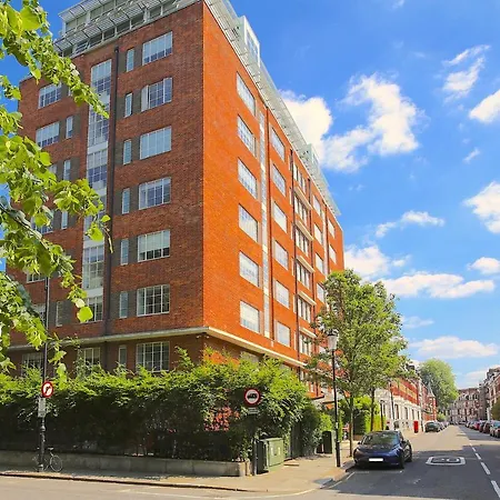 Roland House Apartment